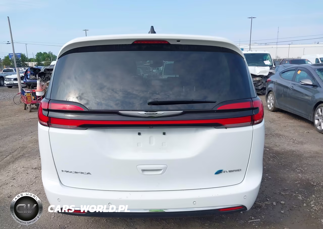 2024 Chrysler Pacifica Hybrid Select VIN:2C4RC1S75RR118272 - 16