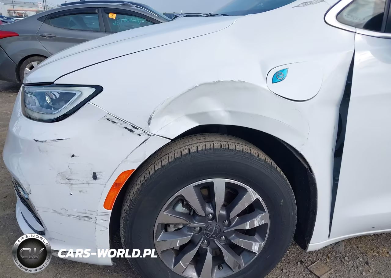 2024 Chrysler Pacifica Hybrid Select VIN:2C4RC1S75RR118272 - 17