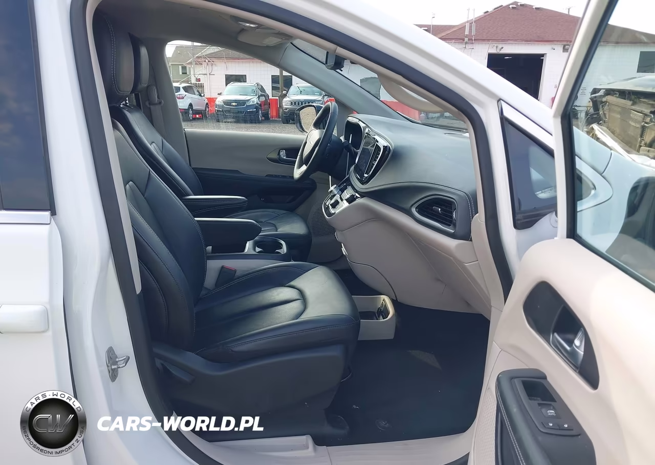 2024 Chrysler Pacifica Hybrid Select VIN:2C4RC1S75RR118272 - 5