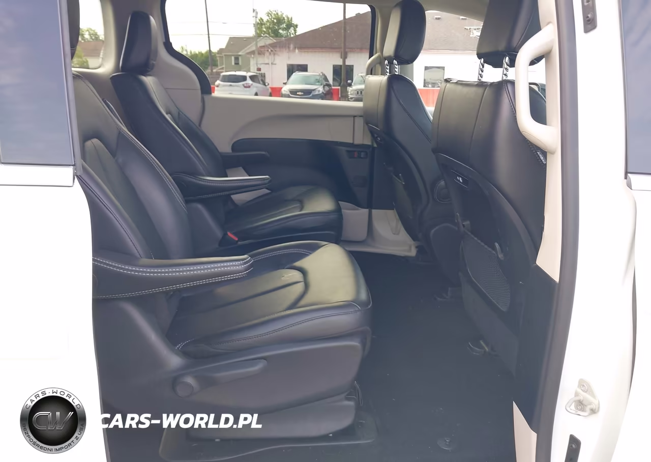 2024 Chrysler Pacifica Hybrid Select VIN:2C4RC1S75RR118272 - 8