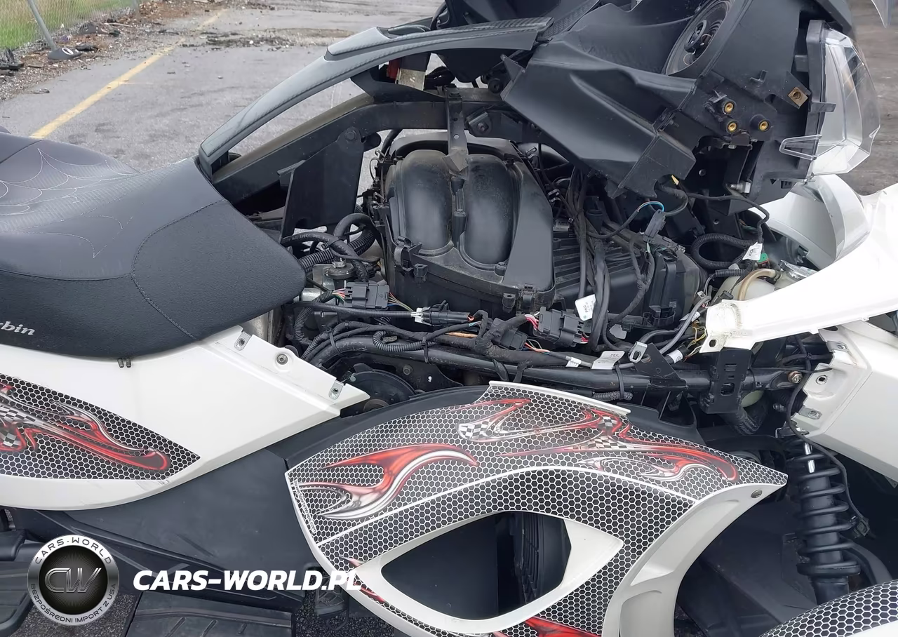 2013 Can-Am Spyder Roadster St-Sts-St Limited VIN:2BXNCBC16DV001038 - 8