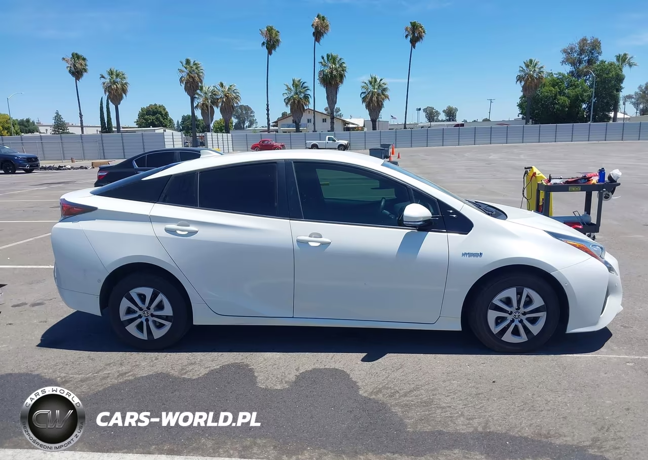 2018 Toyota Prius Two VIN:JTDKBRFU2J3066938 - 13