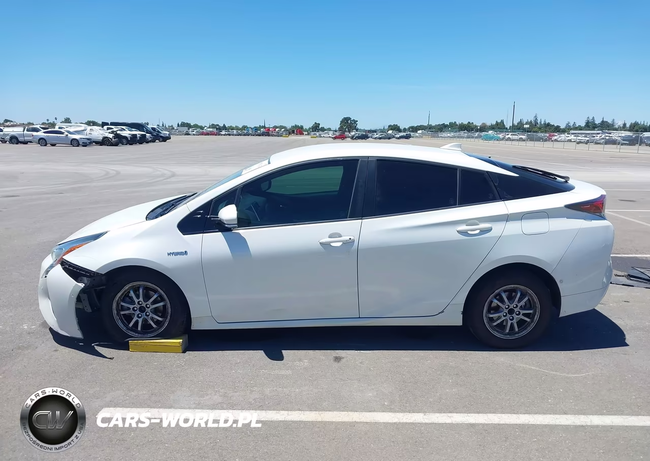 2018 Toyota Prius Two VIN:JTDKBRFU2J3066938 - 14