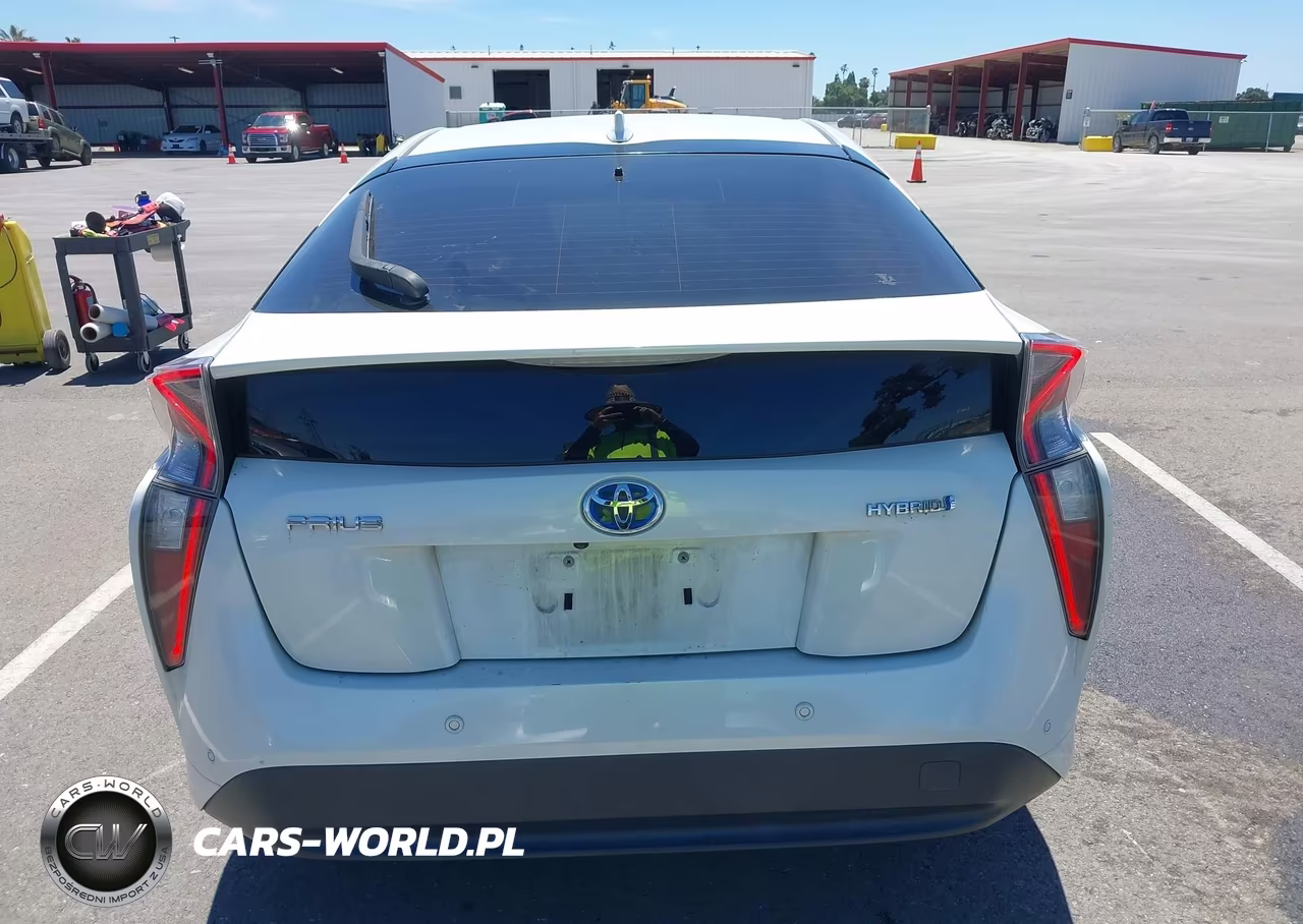 2018 Toyota Prius Two VIN:JTDKBRFU2J3066938 - 16
