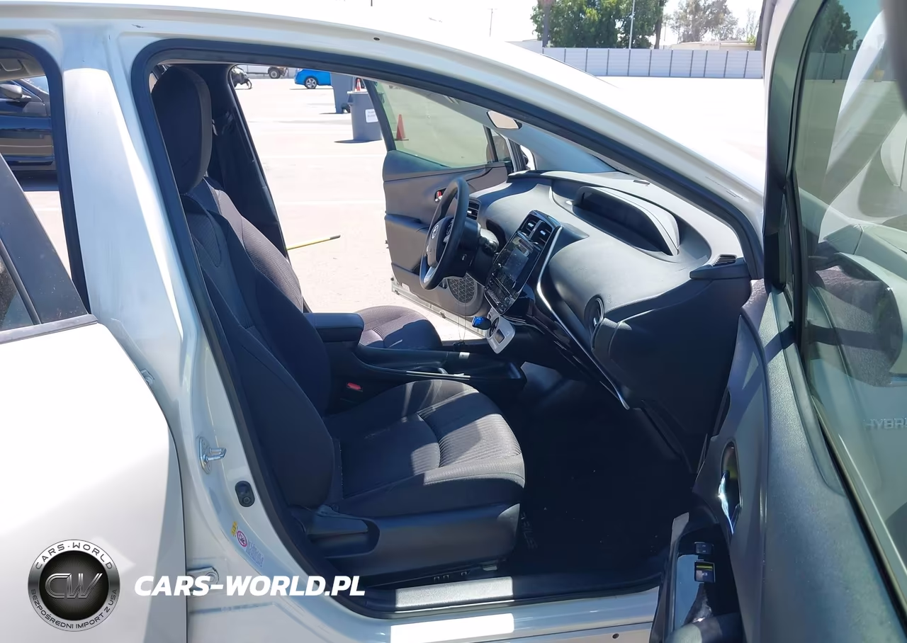 2018 Toyota Prius Two VIN:JTDKBRFU2J3066938 - 5