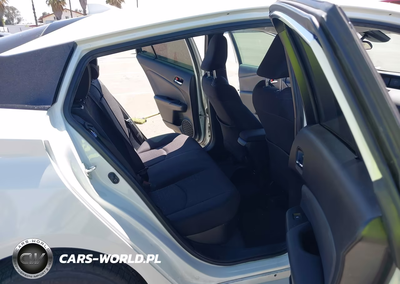 2018 Toyota Prius Two VIN:JTDKBRFU2J3066938 - 8