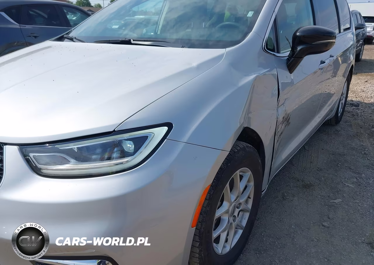 2024 Chrysler Pacifica Touring L VIN:2C4RC1BG3RR132719 - 17