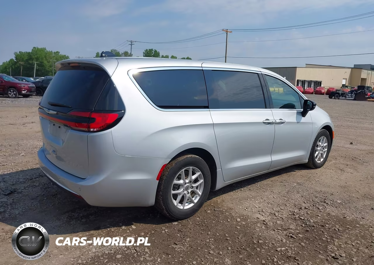2024 Chrysler Pacifica Touring L VIN:2C4RC1BG3RR132719 - 4