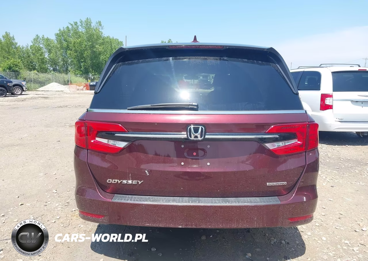 2021 Honda Odyssey Touring VIN:5FNRL6H86MB003357 - 17
