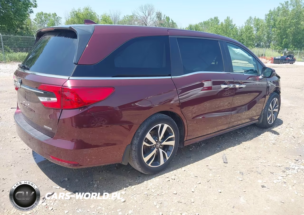 2021 Honda Odyssey Touring VIN:5FNRL6H86MB003357 - 4