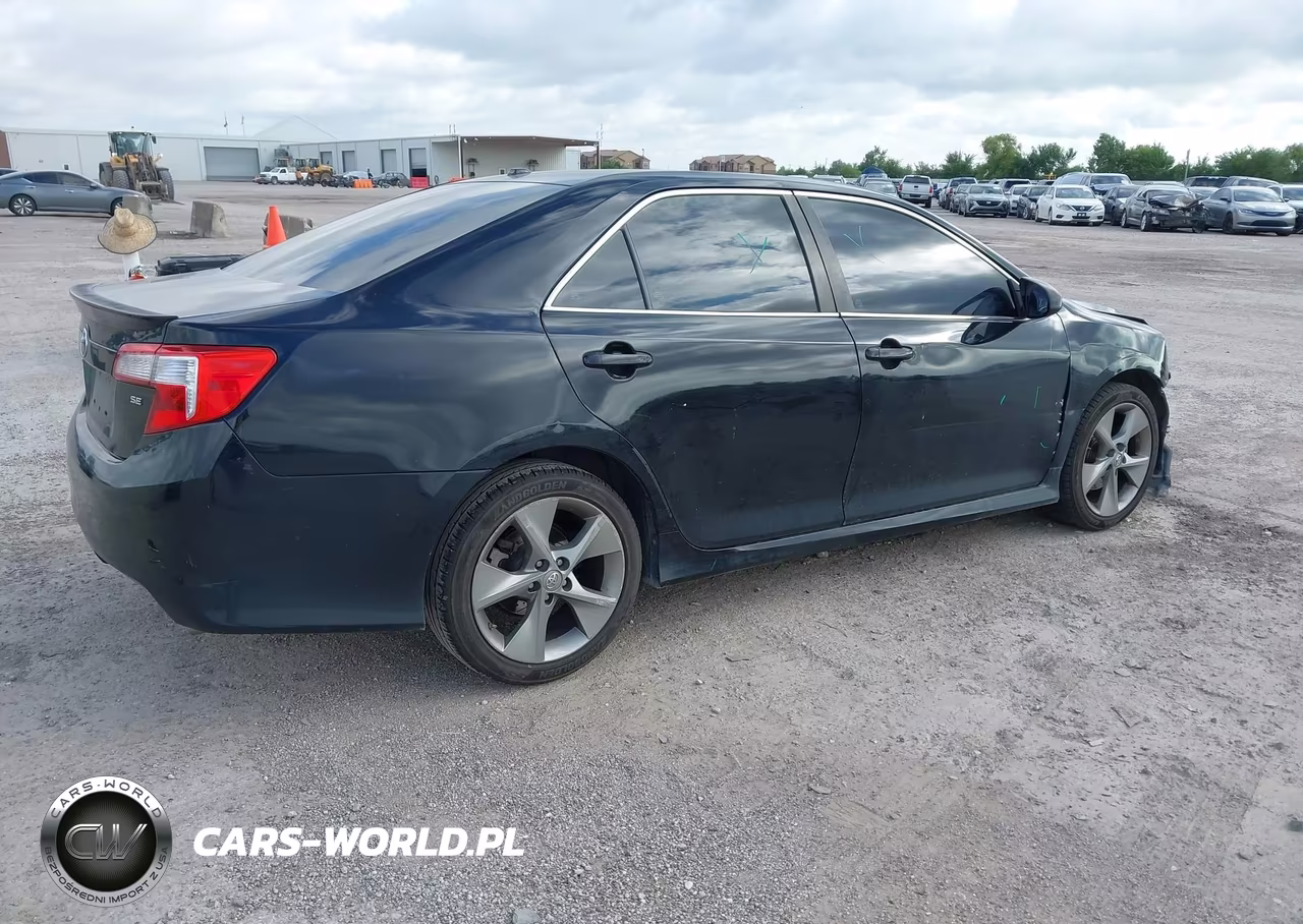 2014 Toyota Camry Se Sport VIN:4T1BF1FKXEU864670 - 4