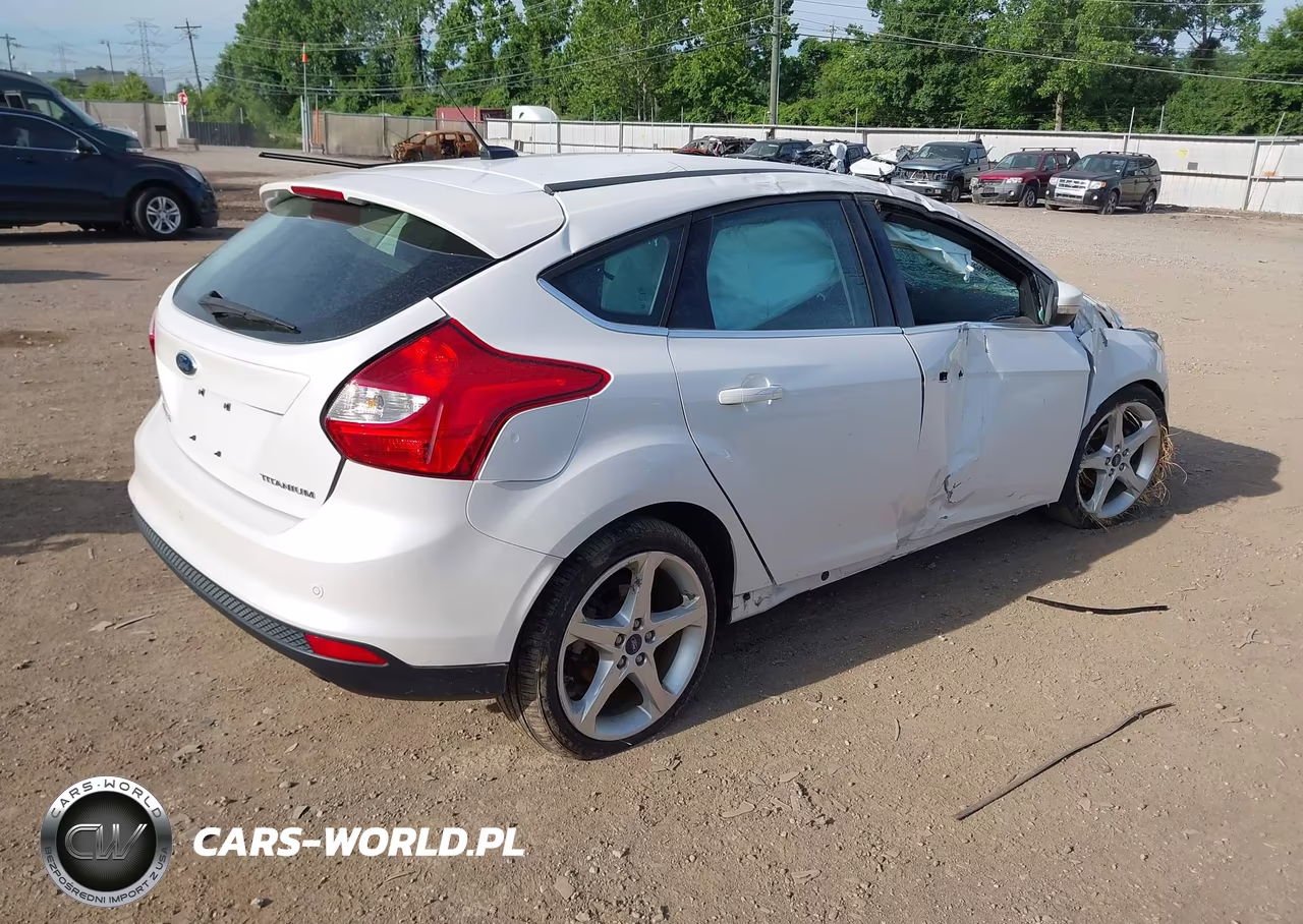 2012 Ford Focus Titanium VIN:1FAHP3N23CL226620 - 4