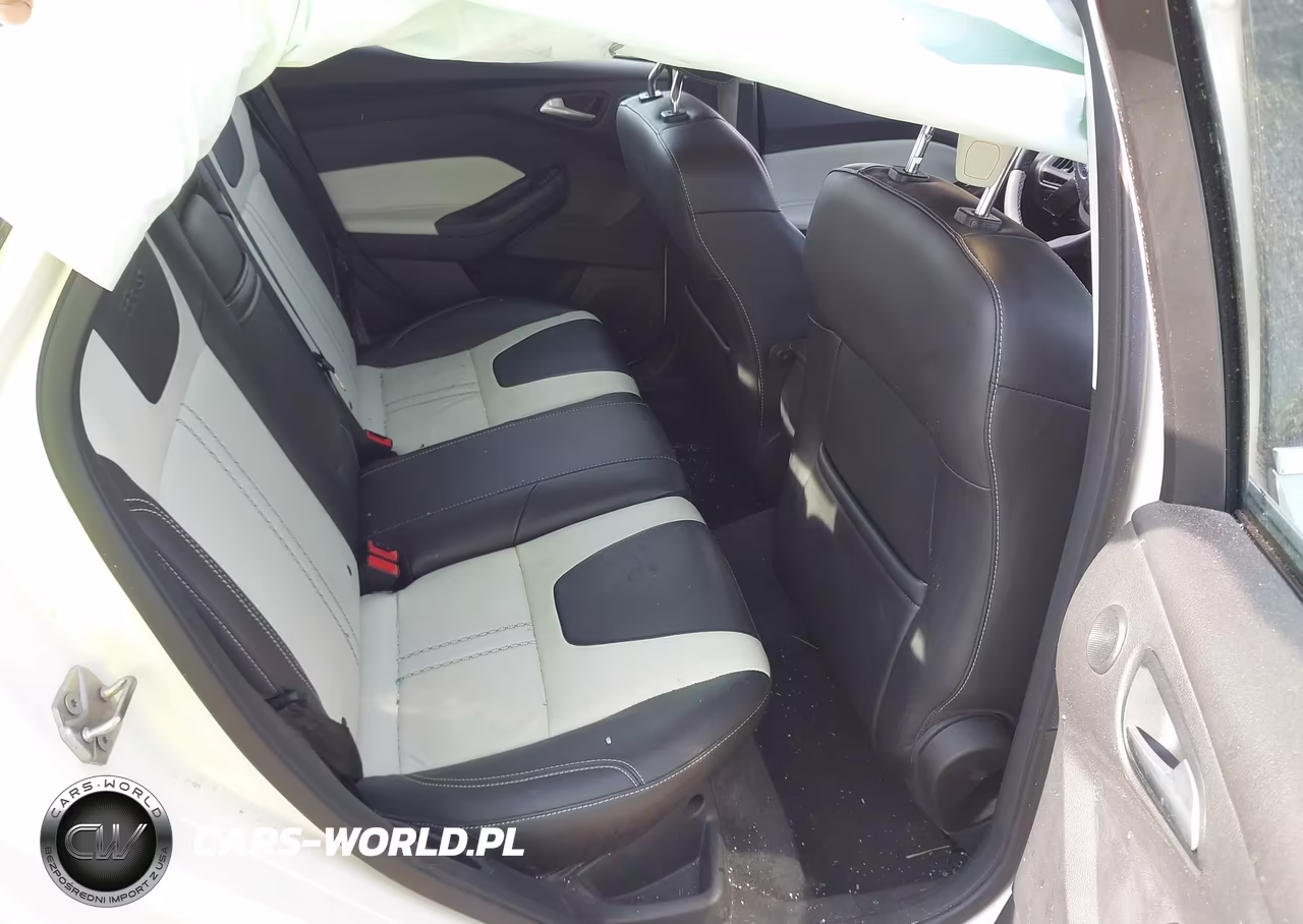 2012 Ford Focus Titanium VIN:1FAHP3N23CL226620 - 8