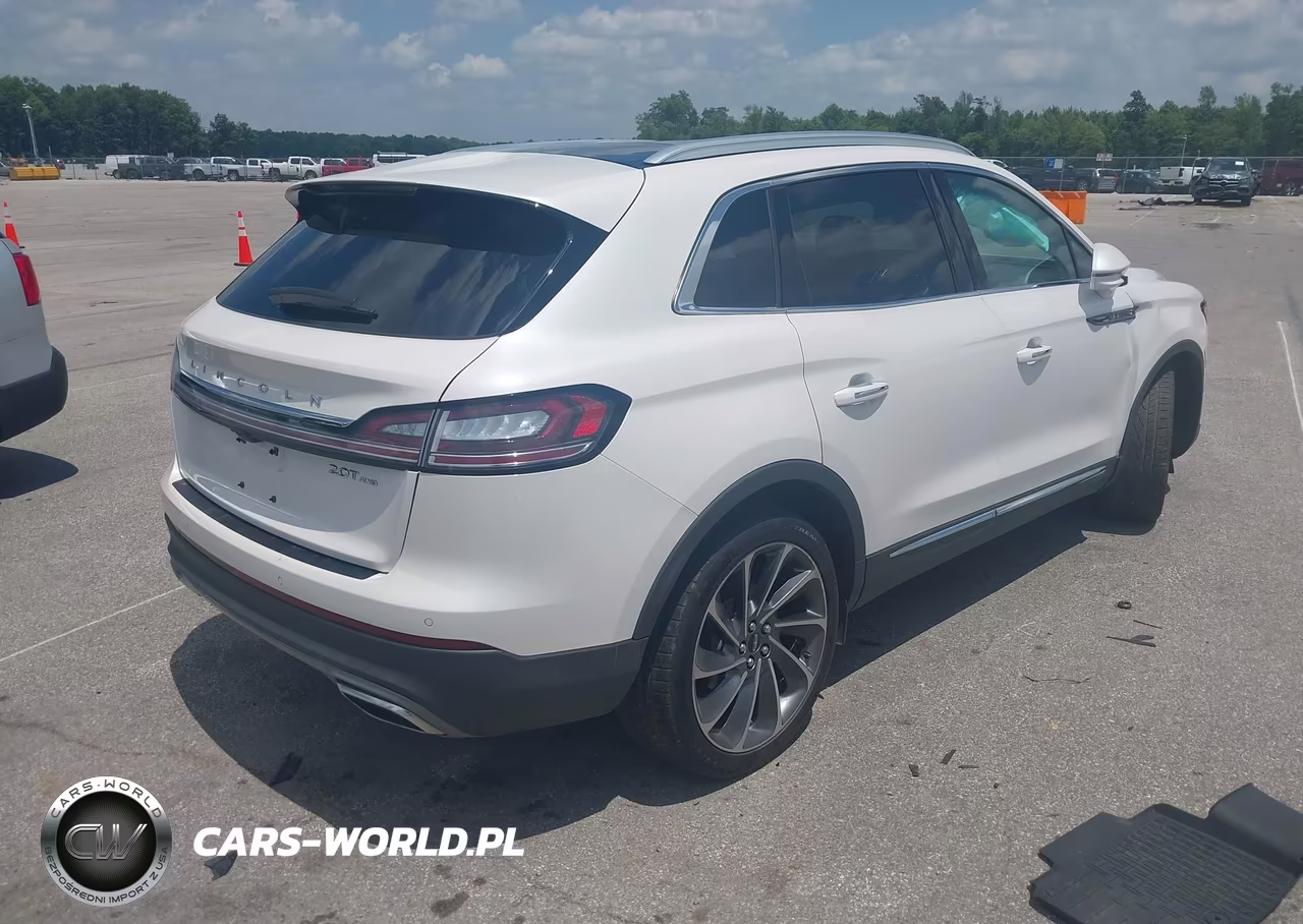 2019 Lincoln Nautilus Reserve VIN:2LMPJ8L9XKBL58633 - 4