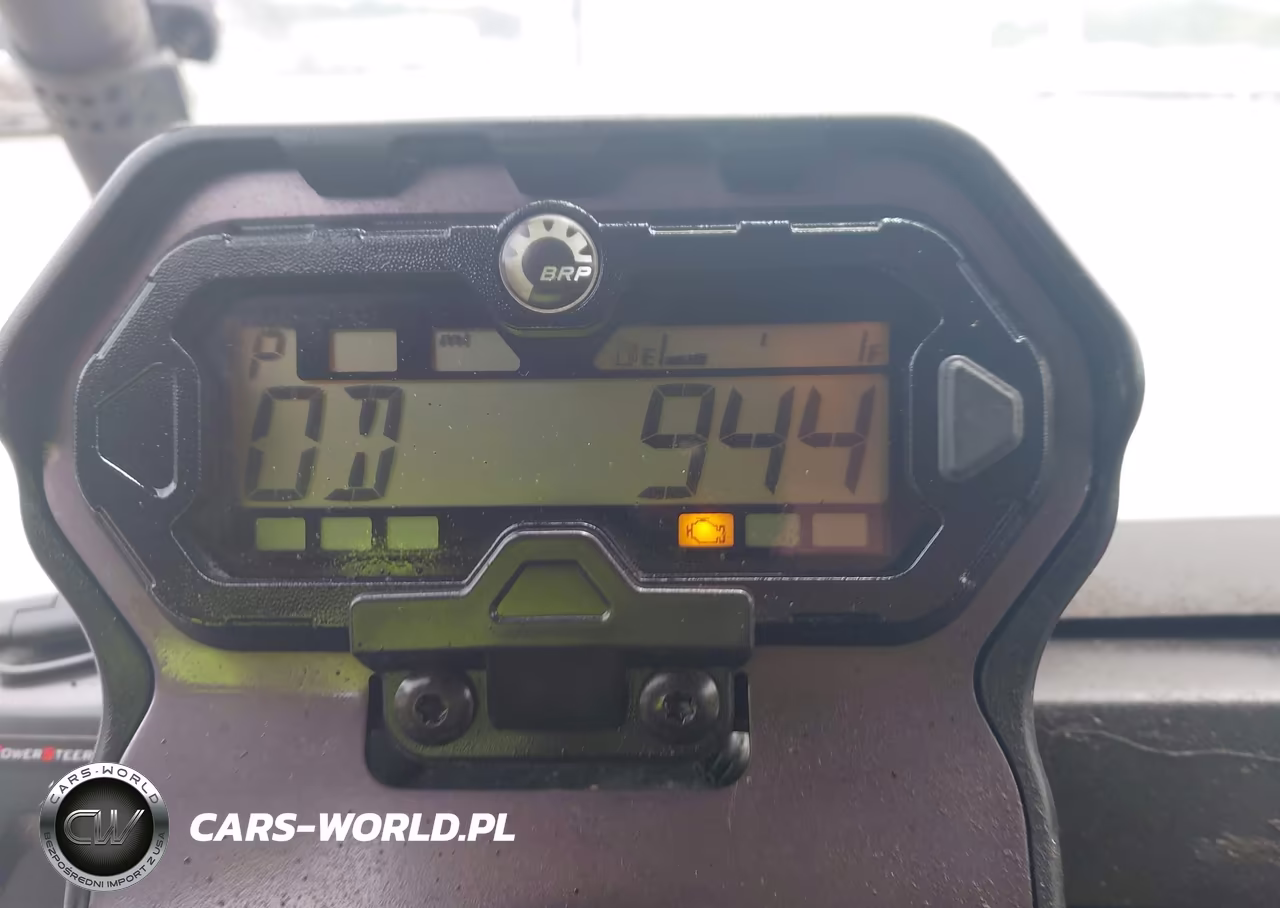 2017 Can-Am Commander 800R-800R Dps VIN:3JBKGAN26HJ001283 - 7