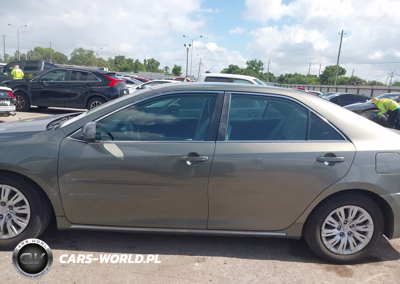 2014 Toyota Camry Le VIN:4T4BF1FK3ER407592 - 14