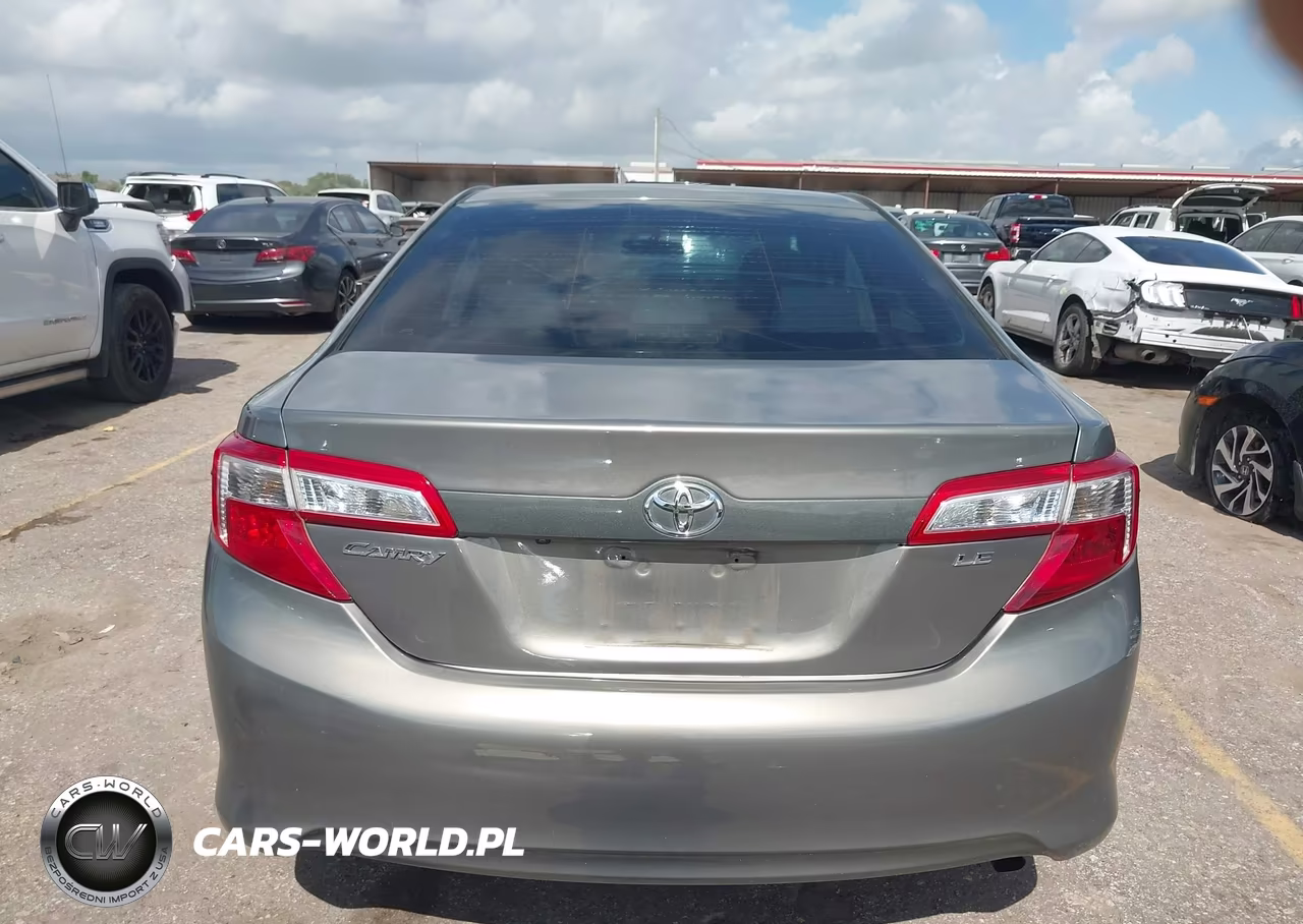 2014 Toyota Camry Le VIN:4T4BF1FK3ER407592 - 16
