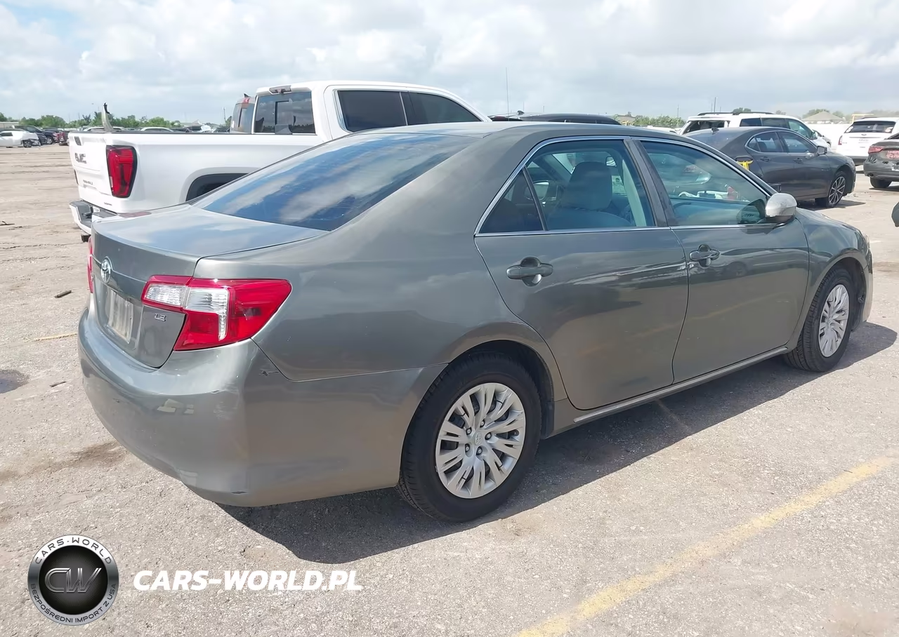 2014 Toyota Camry Le VIN:4T4BF1FK3ER407592 - 4