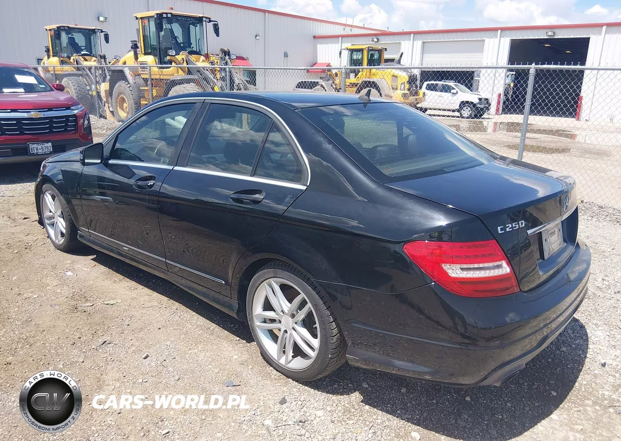 2013 Mercedes-Benz C 250 Sport VIN:WDDGF4HB4DA742420 - 3