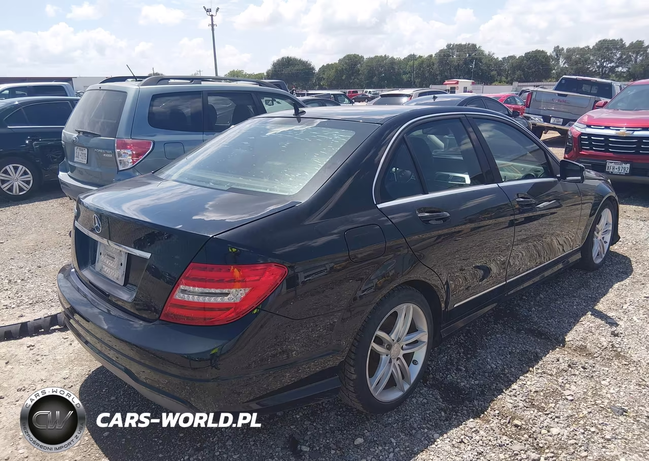 2013 Mercedes-Benz C 250 Sport VIN:WDDGF4HB4DA742420 - 4