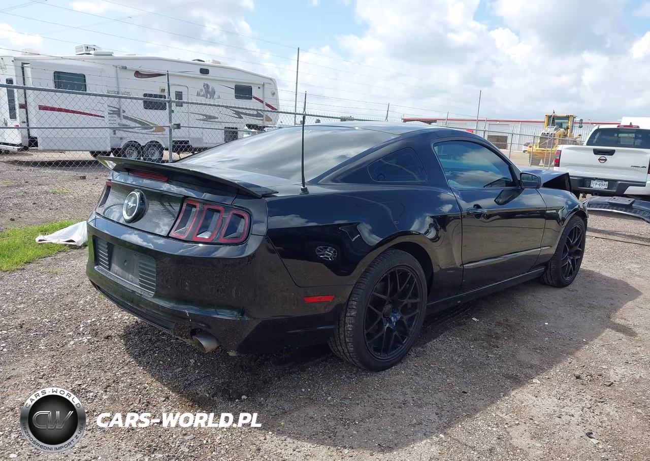 2014 Ford Mustang V6 VIN:1ZVBP8AMXE5274611 - 4