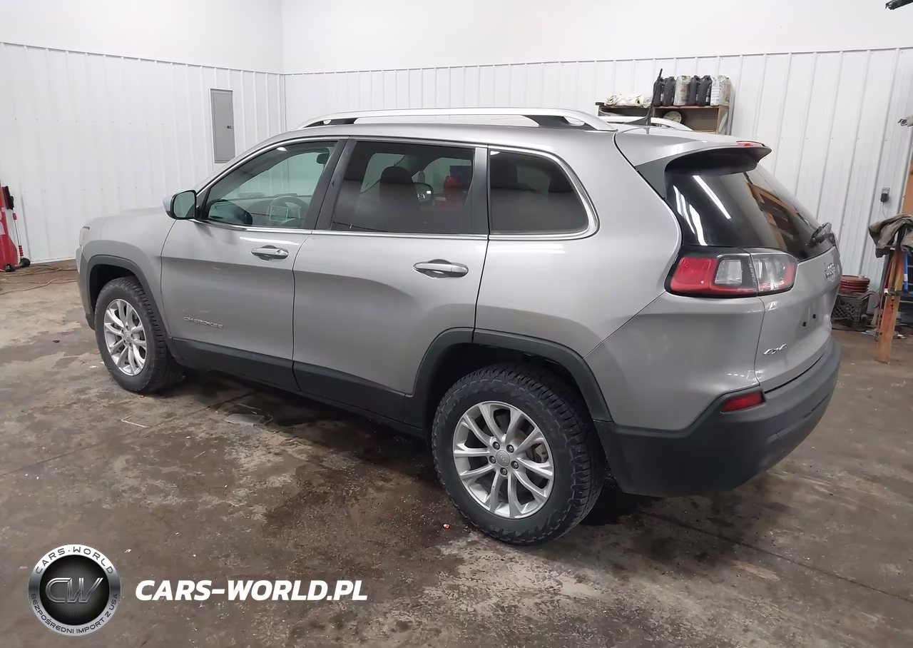 2019 Jeep Cherokee Latitude 4X4 VIN:1C4PJMCB3KD440449 - 3