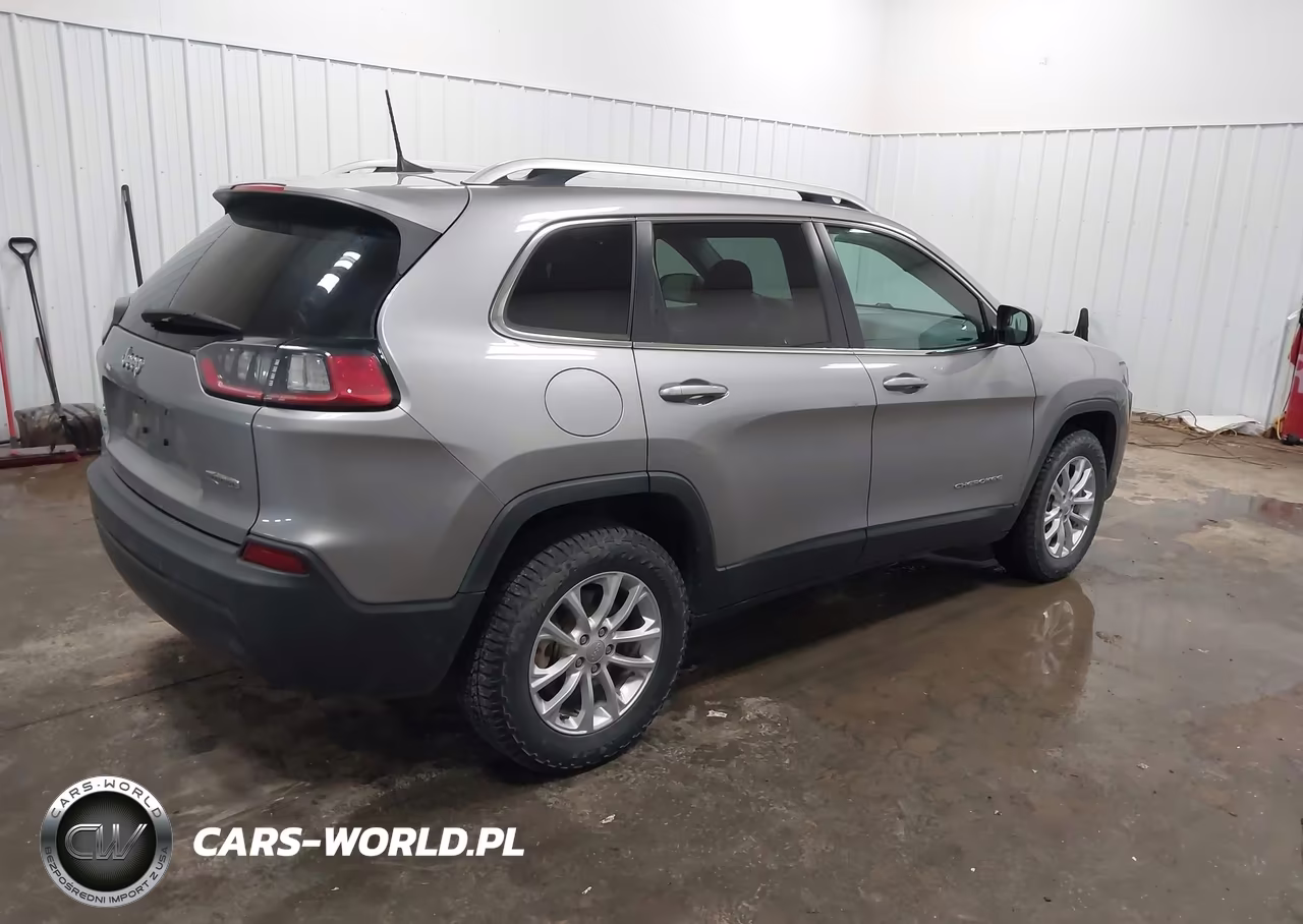 2019 Jeep Cherokee Latitude 4X4 VIN:1C4PJMCB3KD440449 - 4