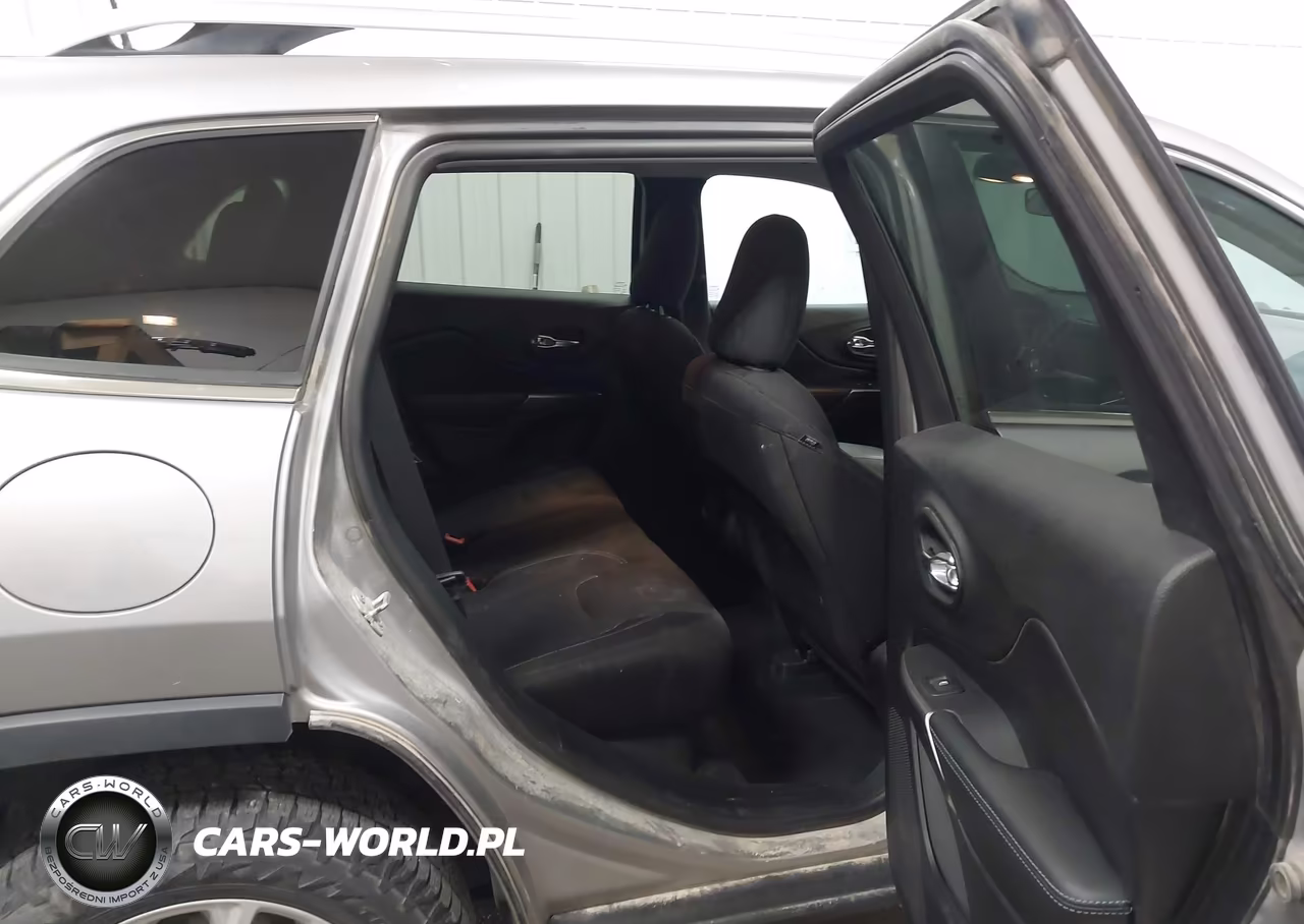 2019 Jeep Cherokee Latitude 4X4 VIN:1C4PJMCB3KD440449 - 8