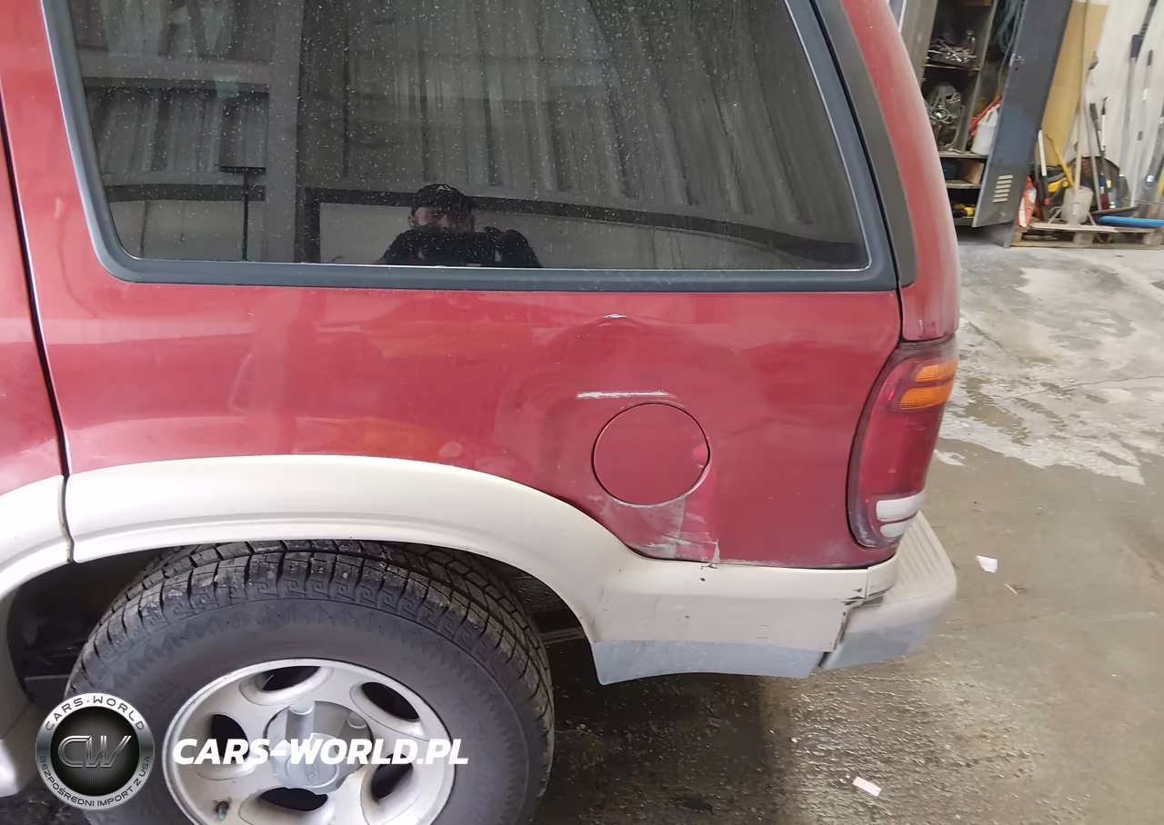 2000 Ford Explorer Eddie Bauer VIN:1FMZU84PXYZA46214 - 13