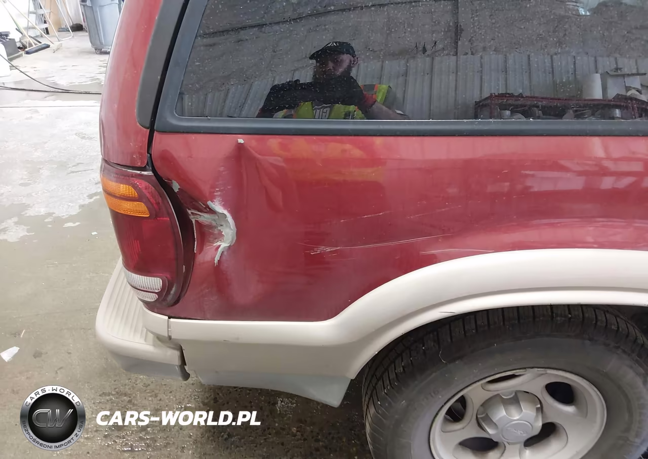 2000 Ford Explorer Eddie Bauer VIN:1FMZU84PXYZA46214 - 6