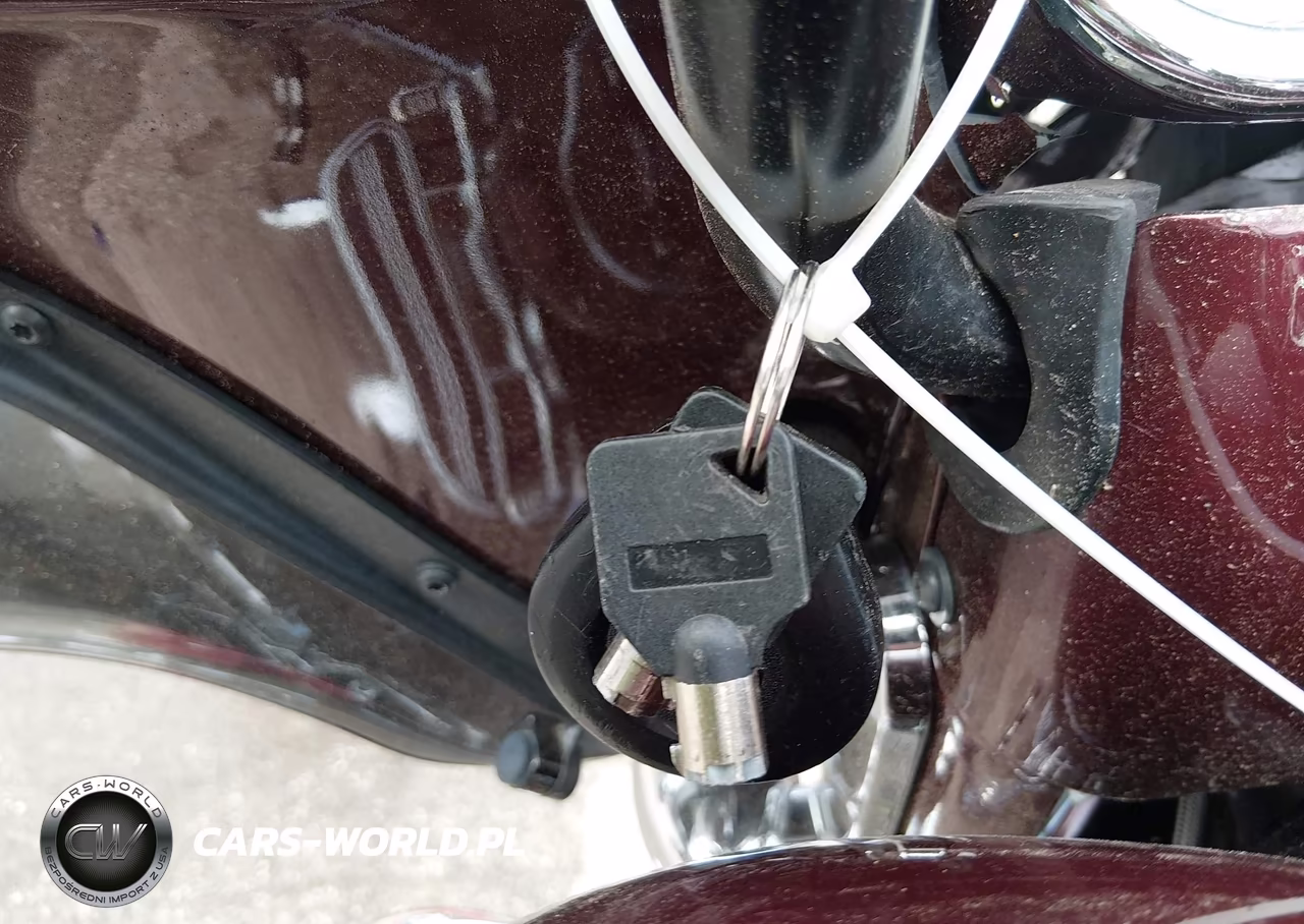2010 Harley-Davidson Flhx VIN:1HD1KB412AB601315 - 11