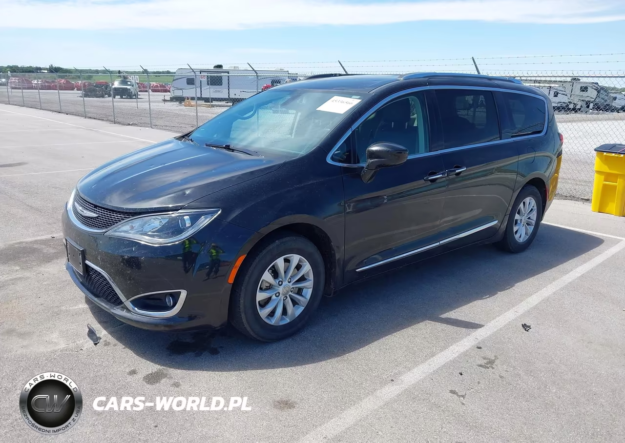 2018 Chrysler Pacifica Touring L VIN:2C4RC1BG8JR235932 - 2