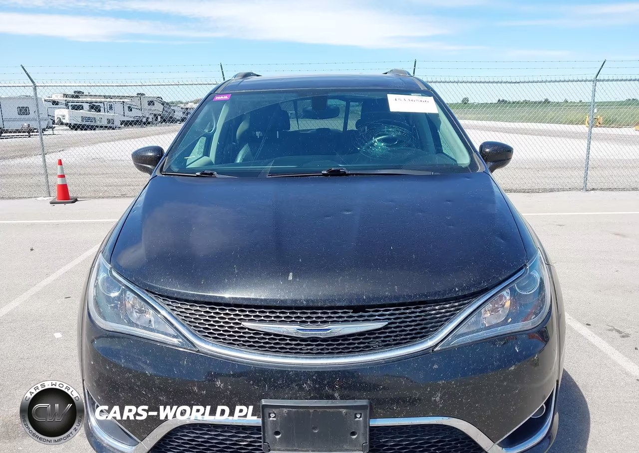2018 Chrysler Pacifica Touring L VIN:2C4RC1BG8JR235932 - 6
