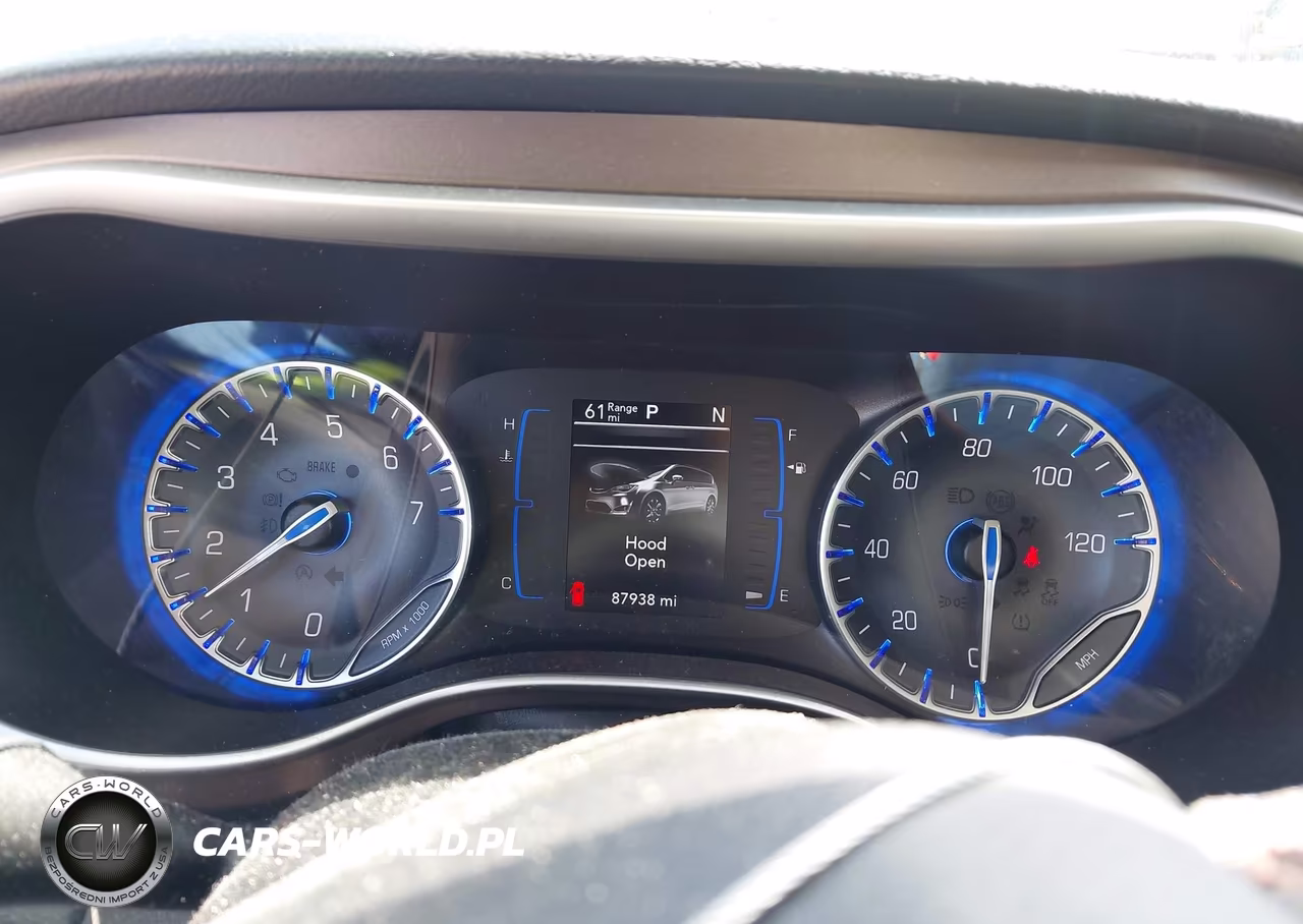 2018 Chrysler Pacifica Touring L VIN:2C4RC1BG8JR235932 - 7