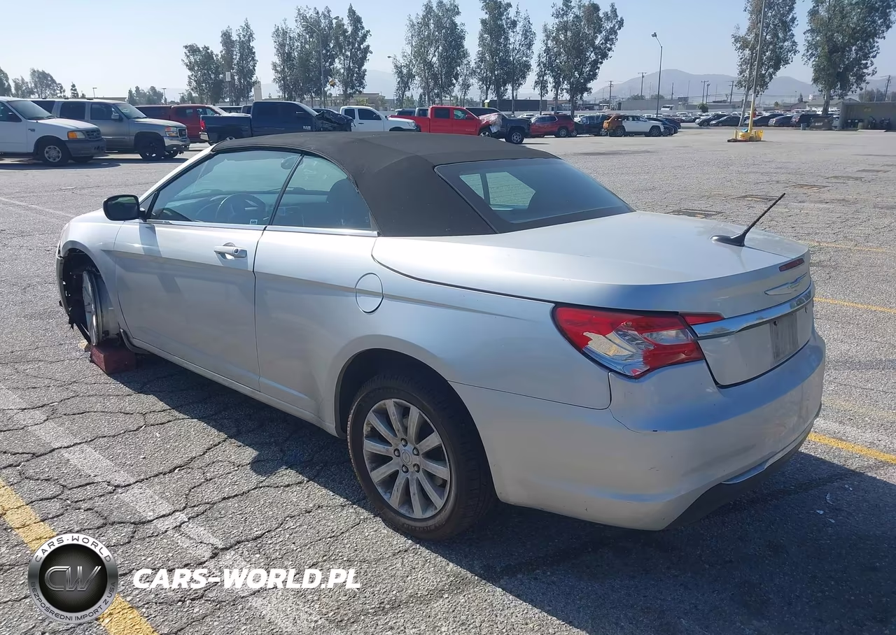 2011 Chrysler 200 Touring VIN:1C3BC2EB7BN606993 - 3