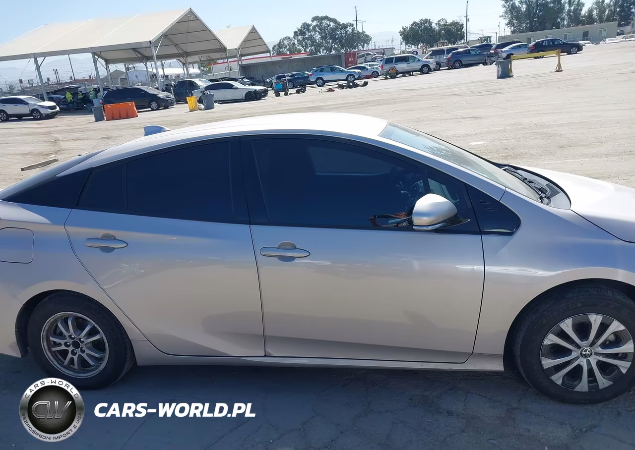 2020 Toyota Prius Prime Le VIN:JTDKARFP3L3127634 - 13