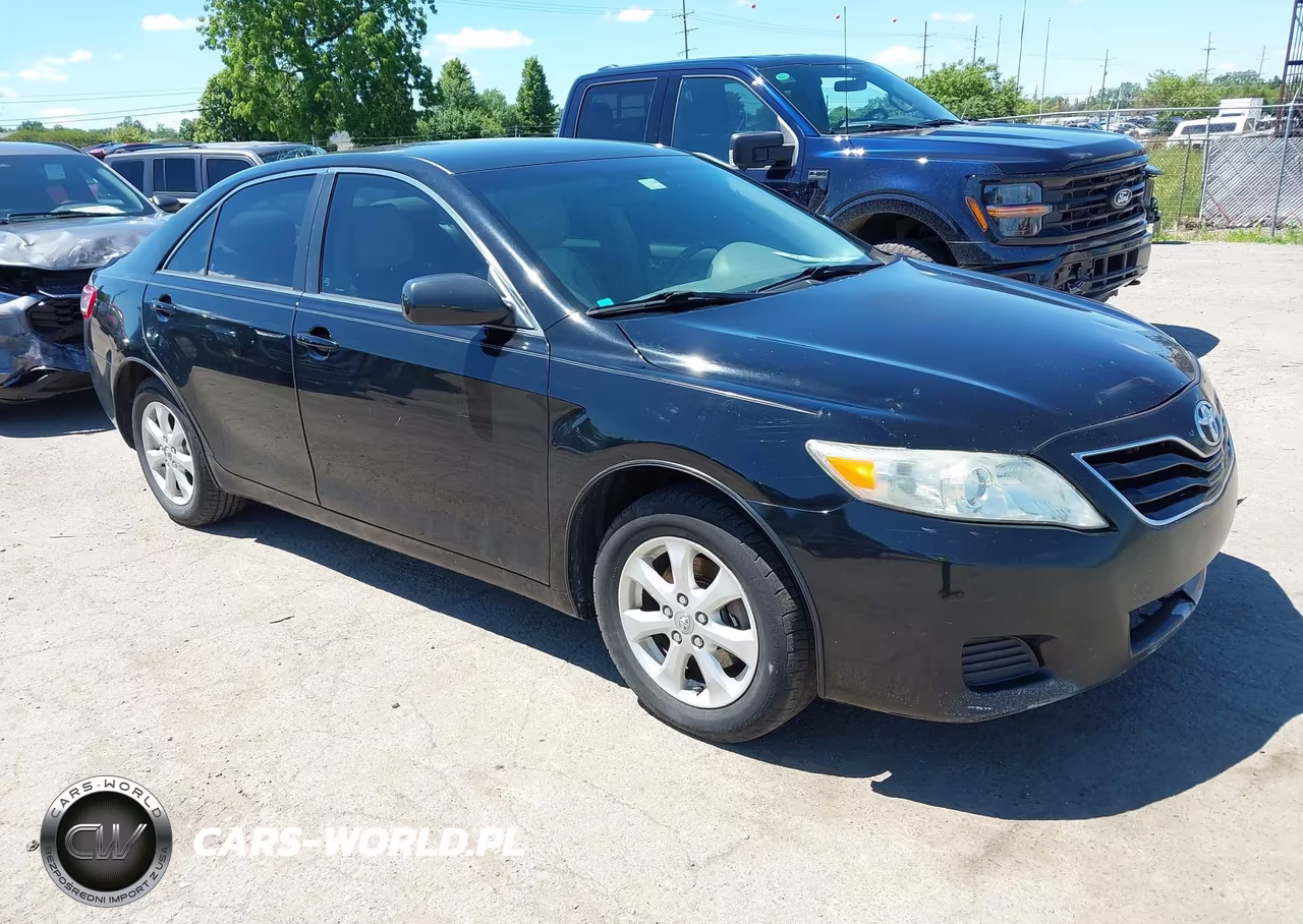 2011 Toyota Camry Le – zdjęcie 1 z 15