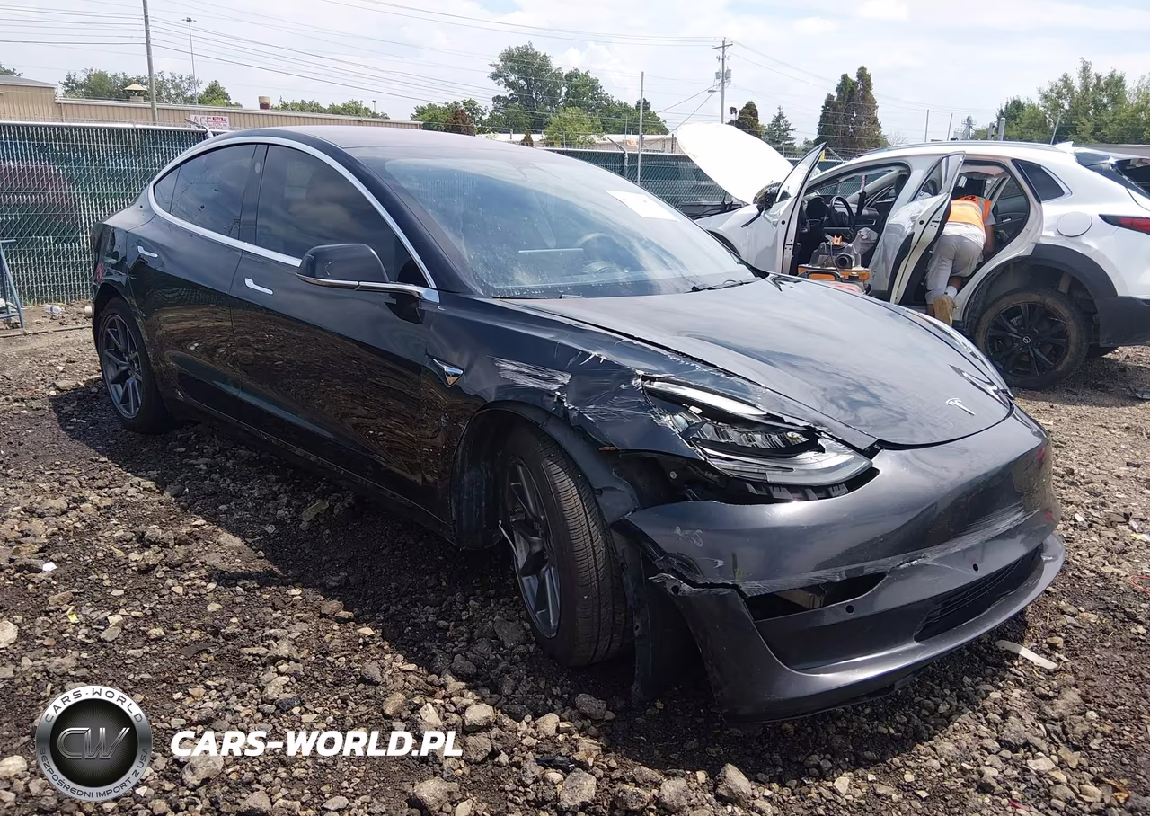 2018 Tesla Model 3 Long Range-Mid Range – zdjęcie 1 z 20
