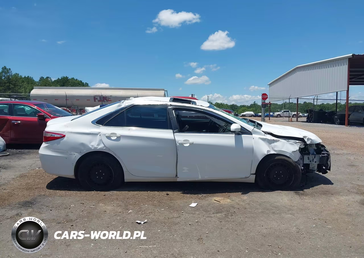 2015 Toyota Camry Le VIN:4T1BF1FK8FU106716 - 14