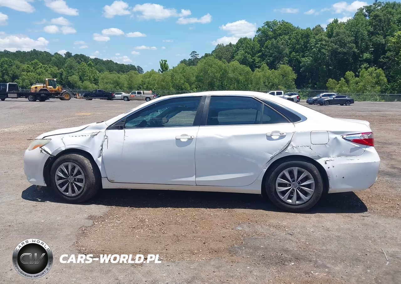 2015 Toyota Camry Le VIN:4T1BF1FK8FU106716 - 15