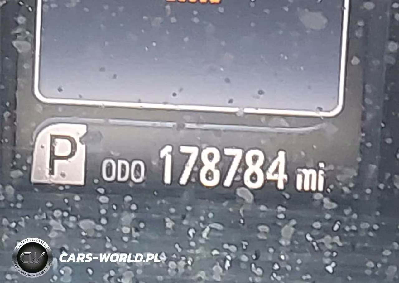 2015 Toyota Camry Le VIN:4T1BF1FK8FU106716 - 16