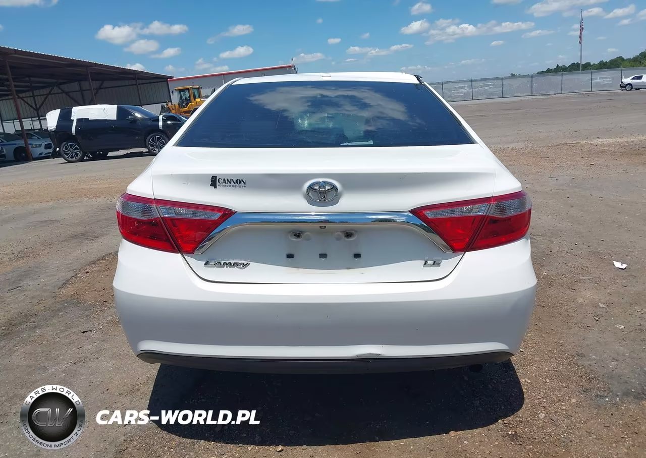 2015 Toyota Camry Le VIN:4T1BF1FK8FU106716 - 17