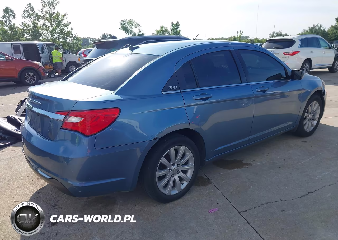 2011 Chrysler 200 Touring VIN:1C3BC1FB3BN589957 - 4
