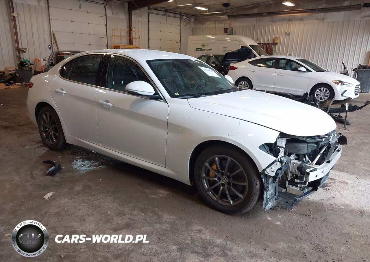 2017 Alfa Romeo Giulia Awd – zdjęcie 1 z 16