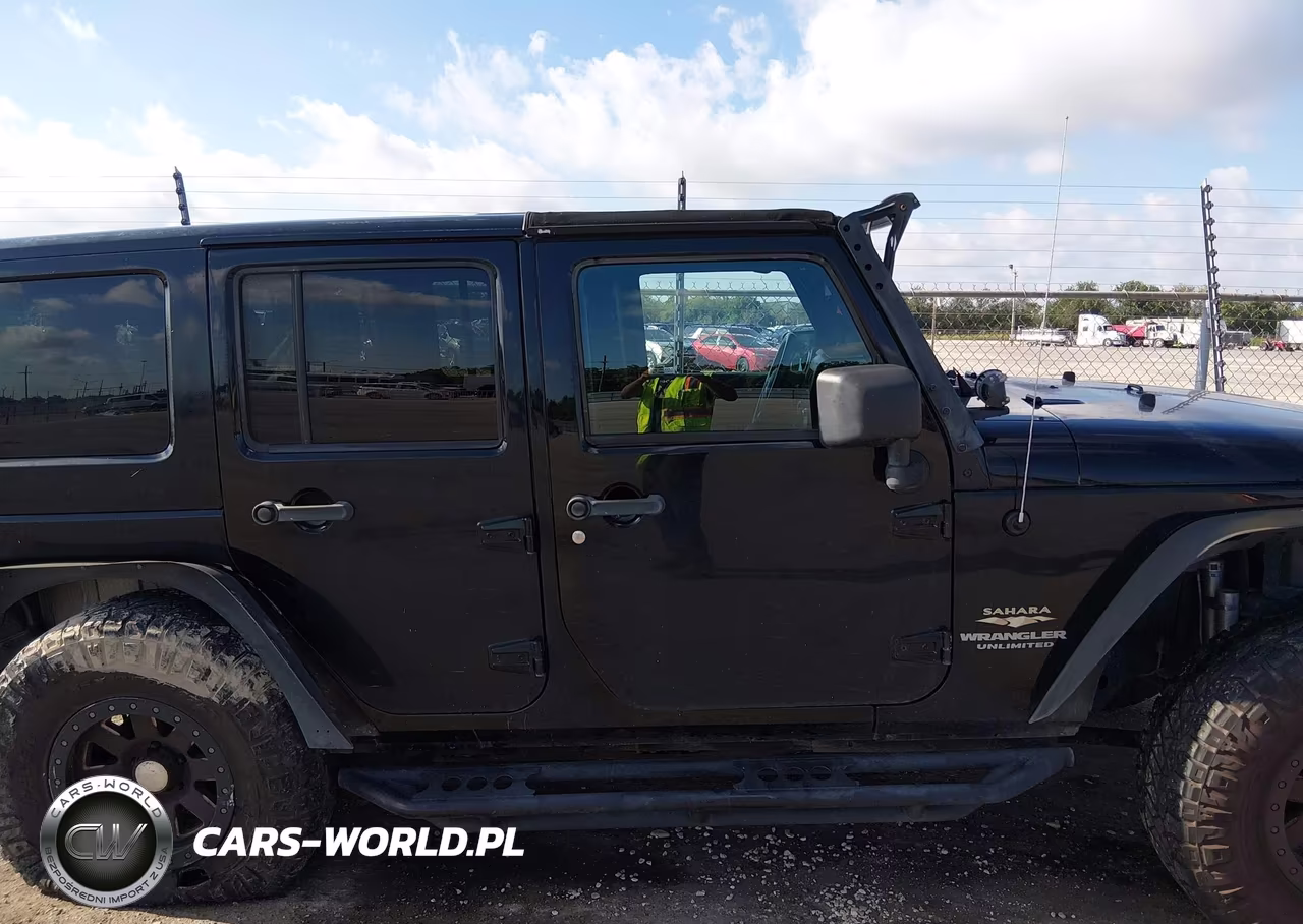 2012 Jeep Wrangler Unlimited Sahara VIN:1C4BJWEG2CL227935 - 14