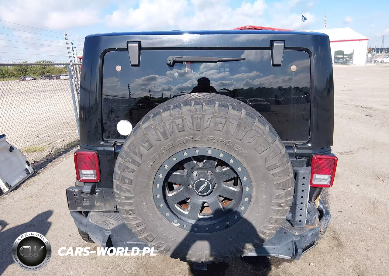 2012 Jeep Wrangler Unlimited Sahara VIN:1C4BJWEG2CL227935 - 17