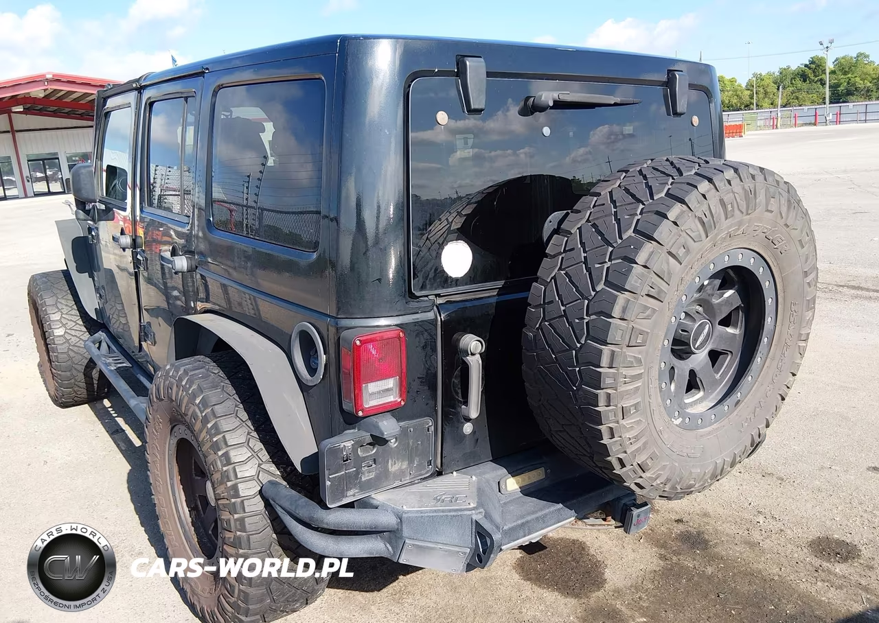 2012 Jeep Wrangler Unlimited Sahara VIN:1C4BJWEG2CL227935 - 3