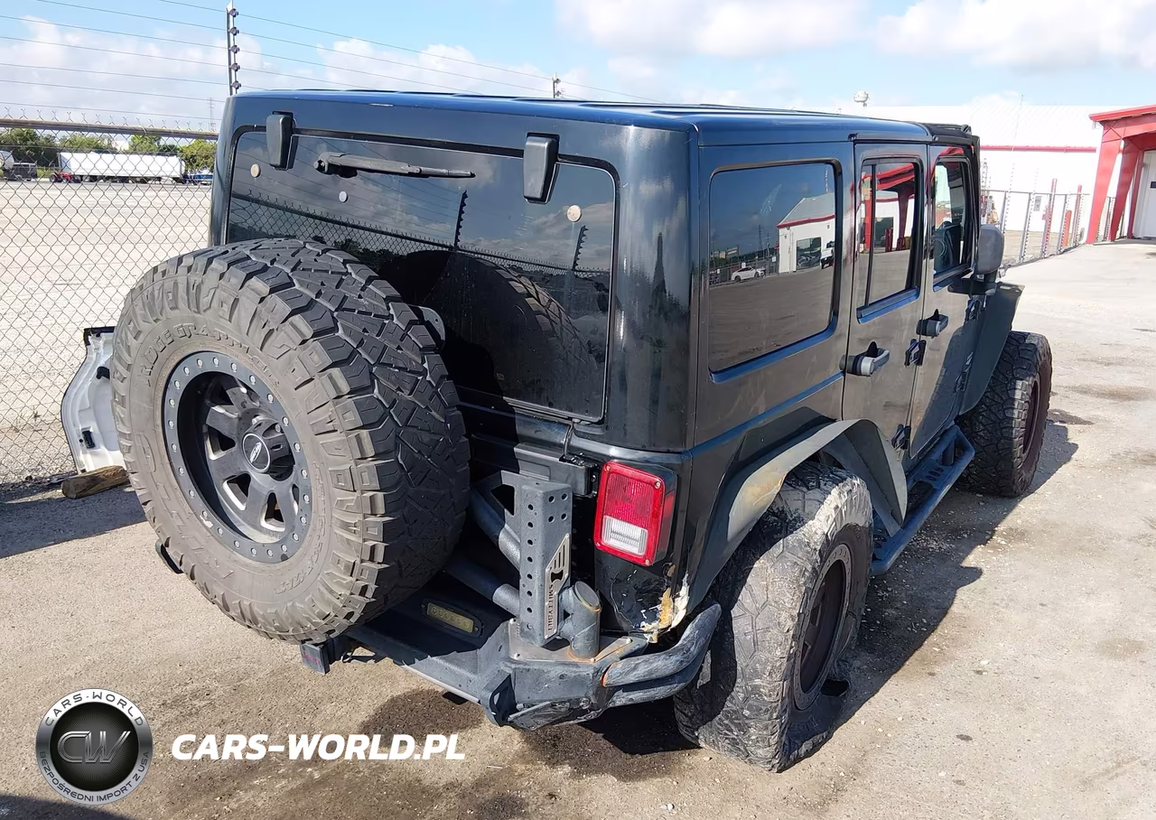 2012 Jeep Wrangler Unlimited Sahara VIN:1C4BJWEG2CL227935 - 4