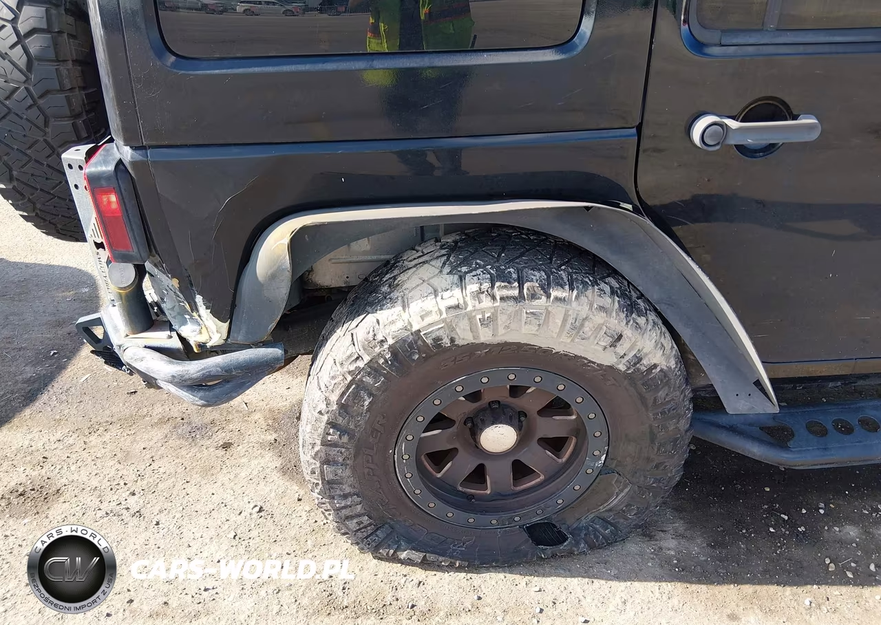 2012 Jeep Wrangler Unlimited Sahara VIN:1C4BJWEG2CL227935 - 6