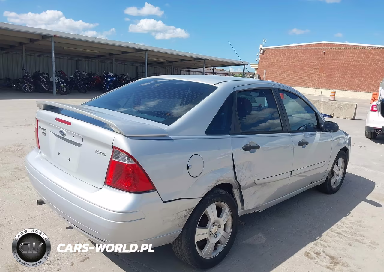 2005 Ford Focus Zx4 VIN:1FAFP34N55W298455 - 4